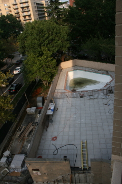 Zwembad van ons appartement is "under construction"
